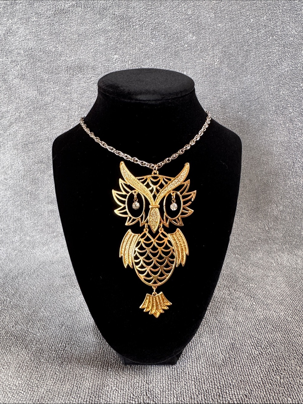 VTG 1970’s Articulated Owl Pendant Necklace Gold Tone with Clear Stone Eyes